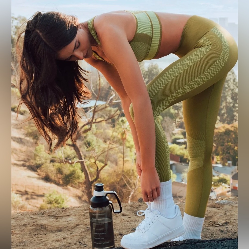 Fabletics High-Waisted Seamless Check Legging
Thyme color